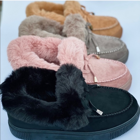 Black Fuzzy Furry Slip-on Moccasin Slippers - Picture 7 of 12